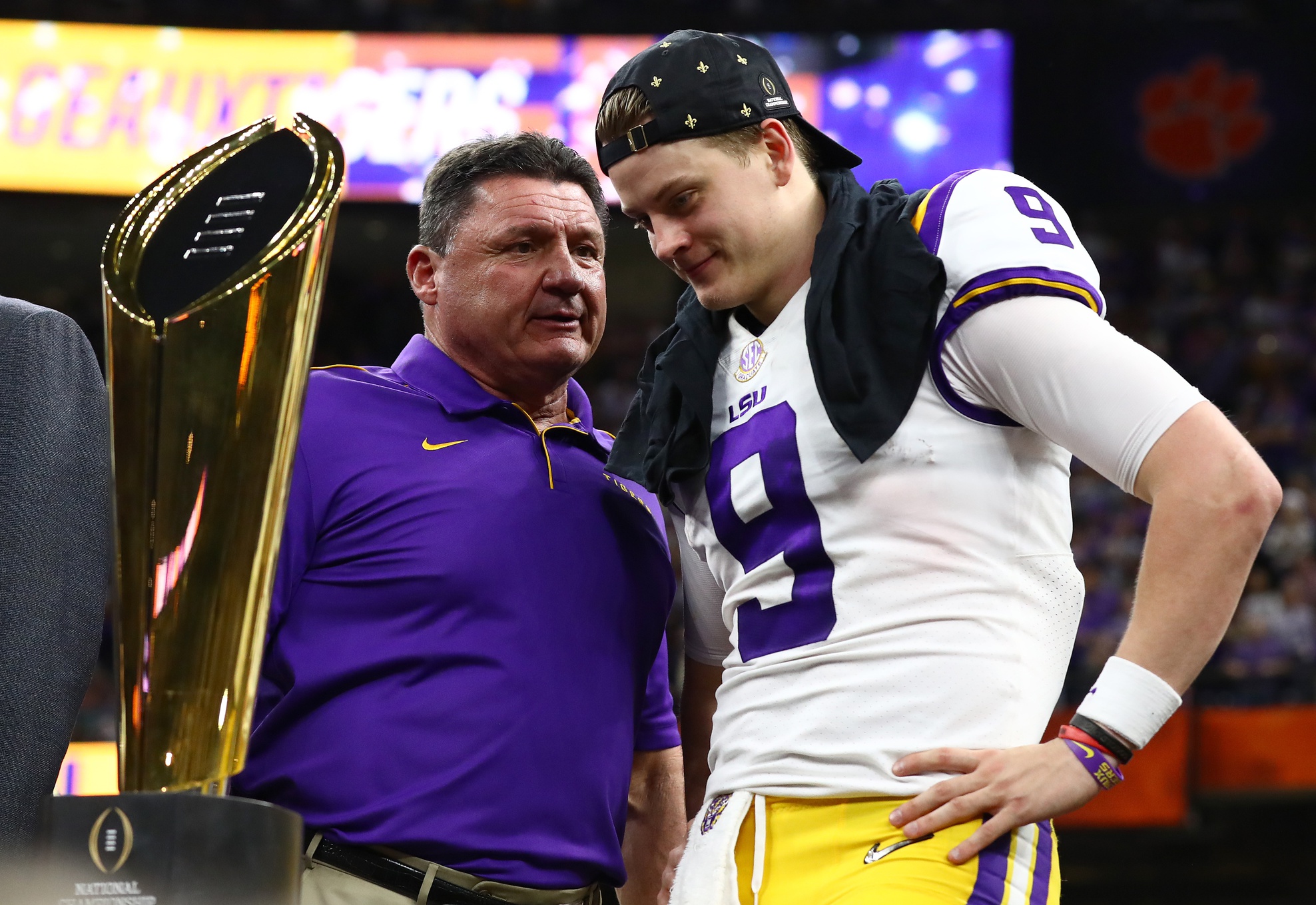 Joe Burrow, Drew Brees swap jerseys before CFB National Championship