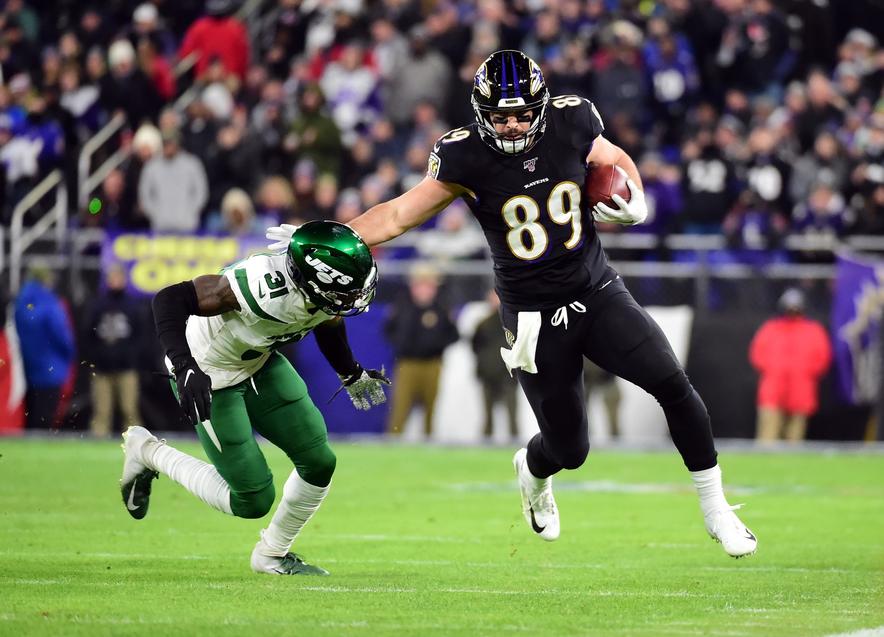 Baltimore, United States. 01st Dec, 2019. Baltimore Ravens tight end Mark  Andrews (89) celebrates a 20-yard touchdown pass against the San Francisco  49ers during the first half of an NFL game at