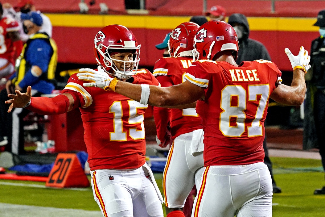 Chiefs vs Chargers Odds & Best Bets for Sunday Night Football (Offenses  Reign Supreme in AFC West Showdown)