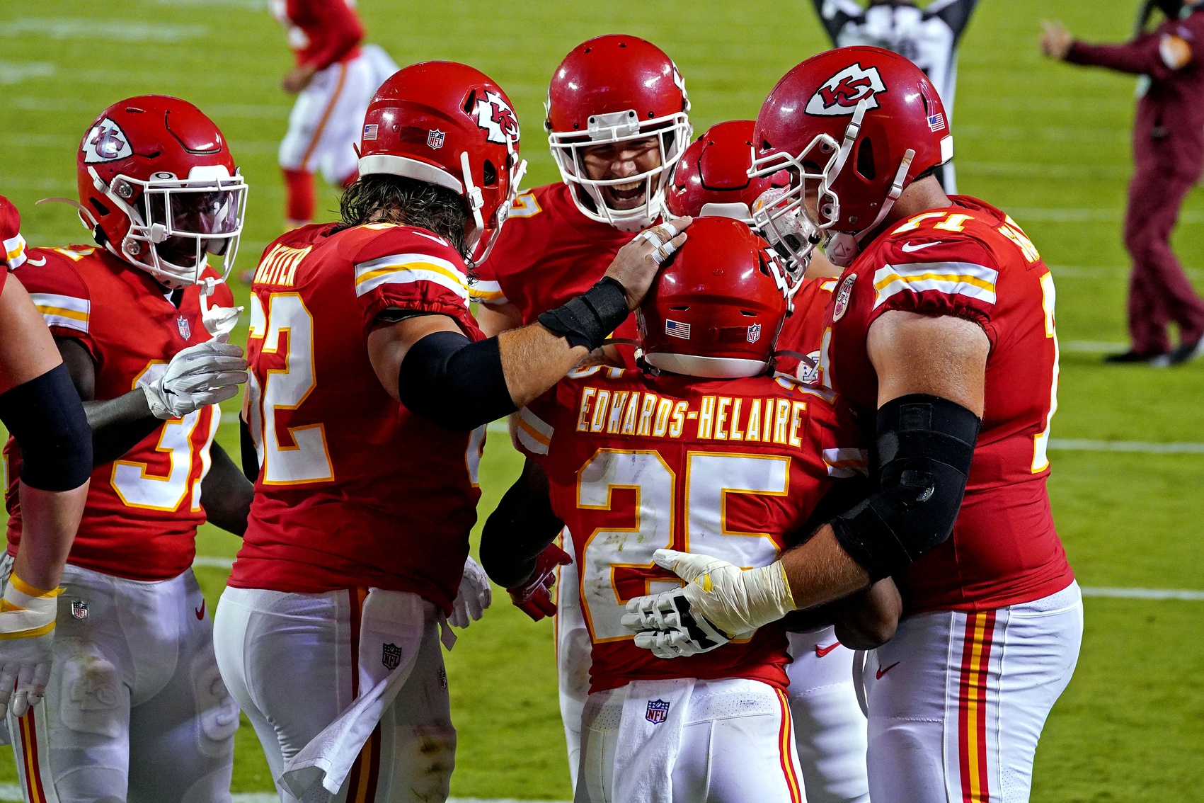 Kansas City Chiefs roll past Houston Texans in NFL season opener