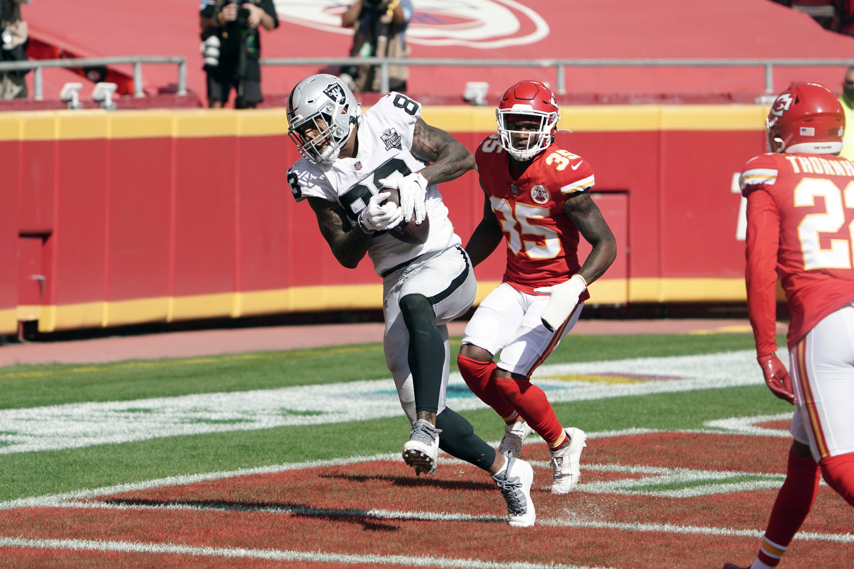 NFL Week 9 PFF ReFocused: Las Vegas Raiders 31, Los Angeles