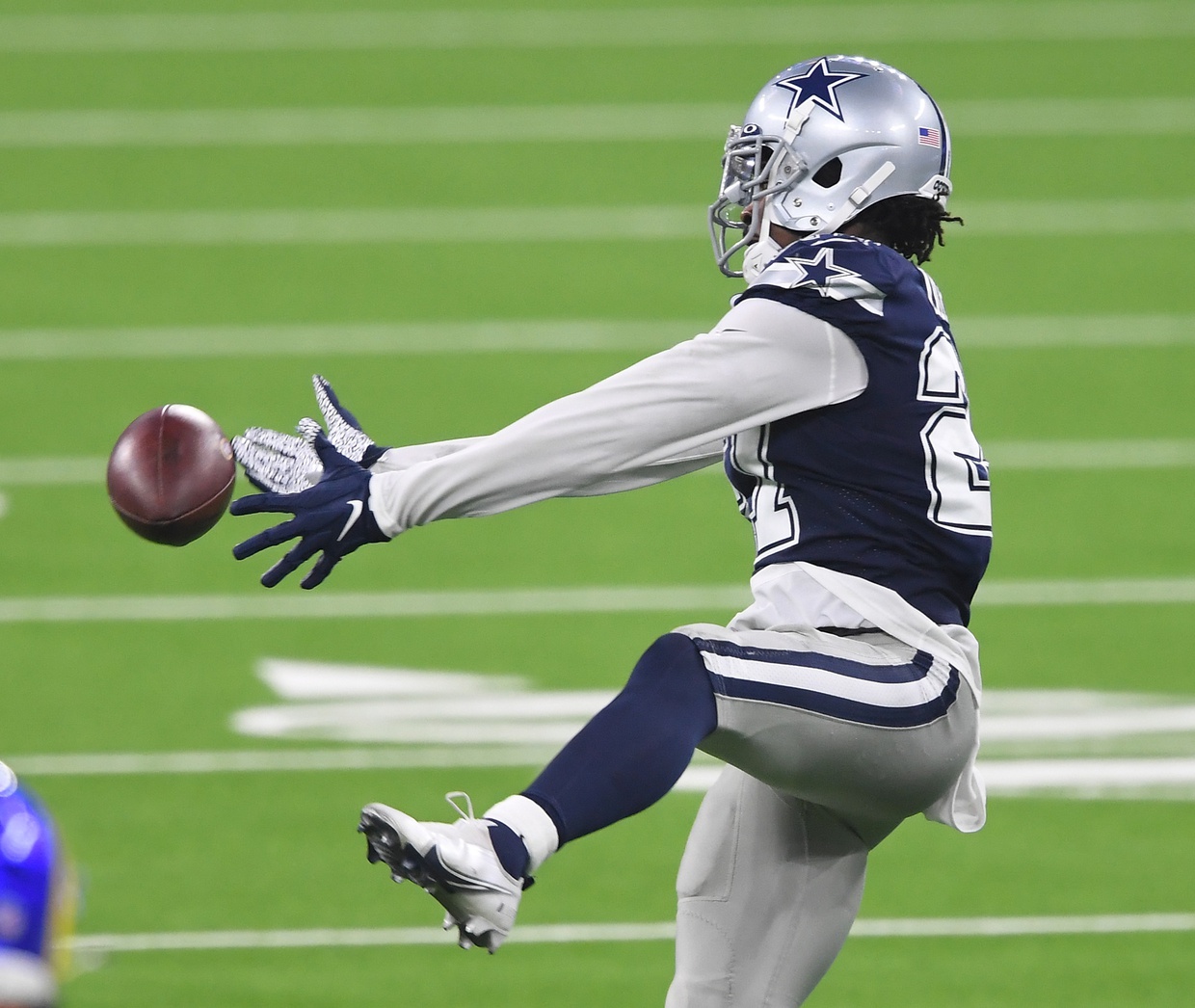 Buccaneers vs. Cowboys Sunday Night Football Prop Bet: Ezekiel Elliott  UNDER Rushing Yards (September 11th)