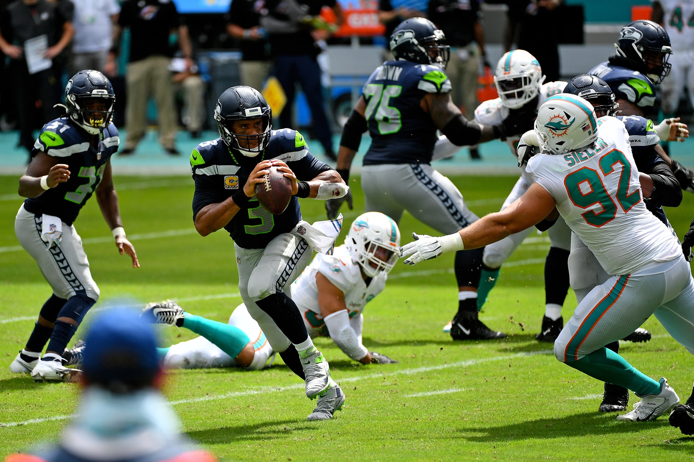 nfl-2020-week-4-pff-refocused-seattle-seahawks-31-miami-dolphins-23