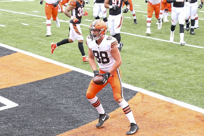 Cleveland Browns tight end Harrison Bryant (88) runs up the line