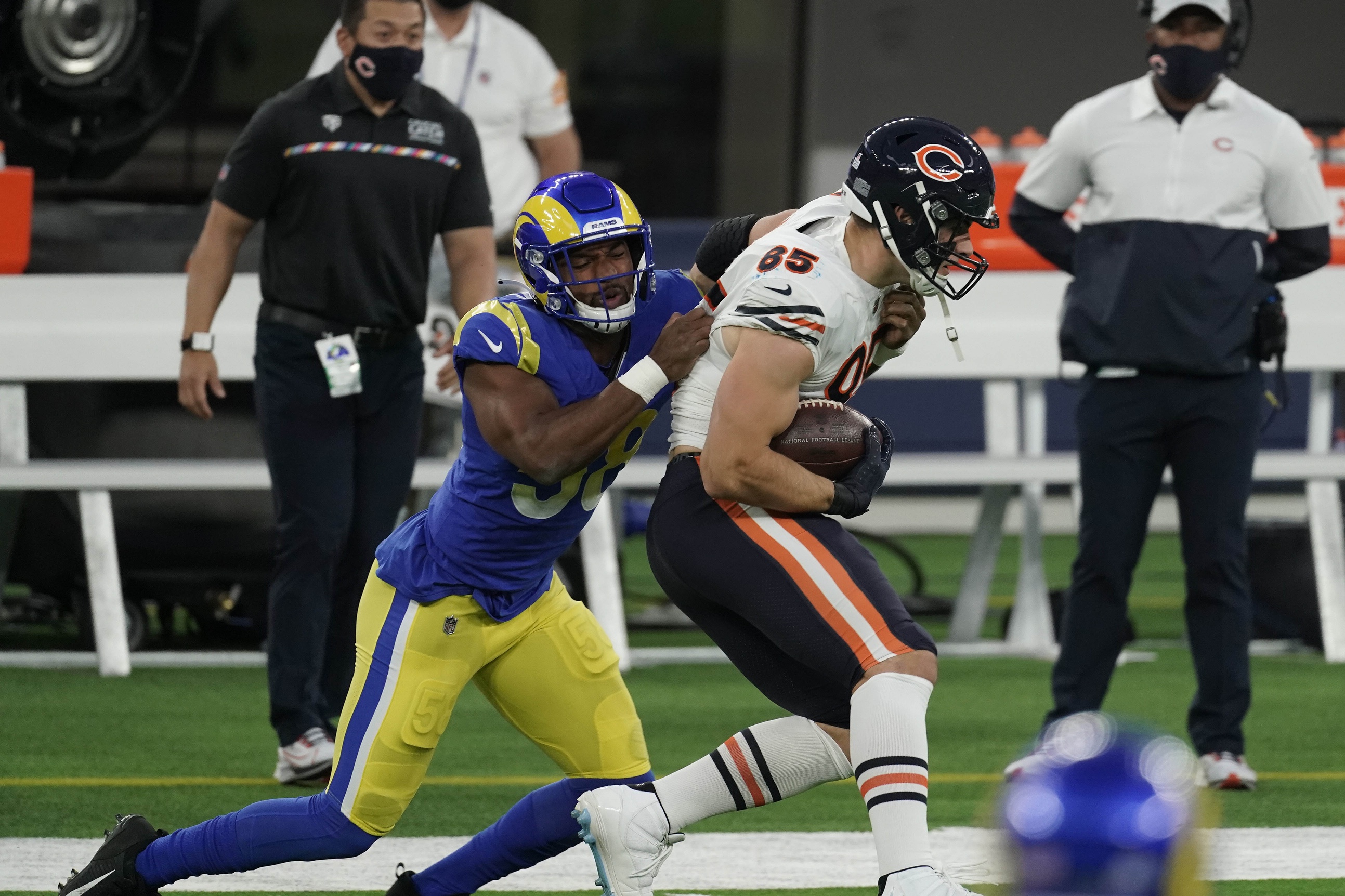 Linebacker (58) Justin Hollins of the Los Angeles Rams against the