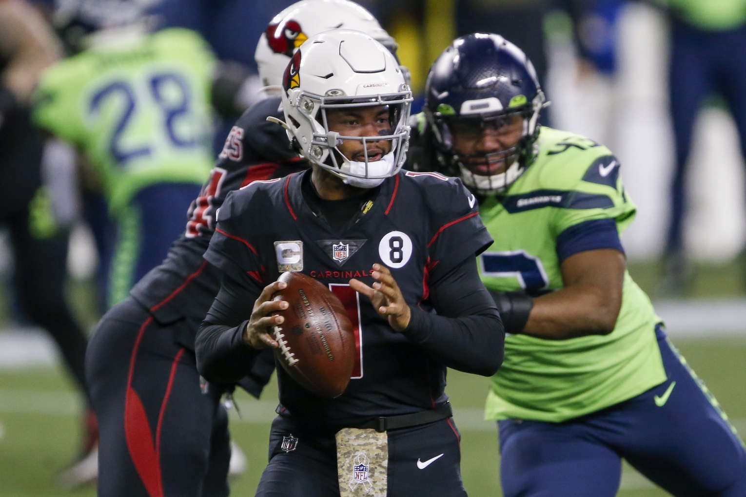 Wilson throws 2 TDs, Seahawks hold off Cardinals 28-21 Los Angeles