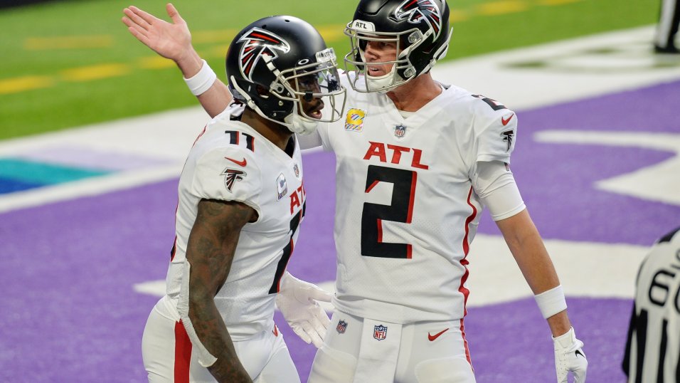 WR Julio Jones takes the field in new all-black Falcons uniform