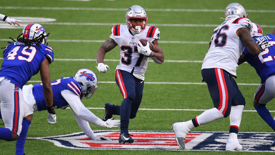 Patriots running back Damien Harris leaves in fourth quarter with