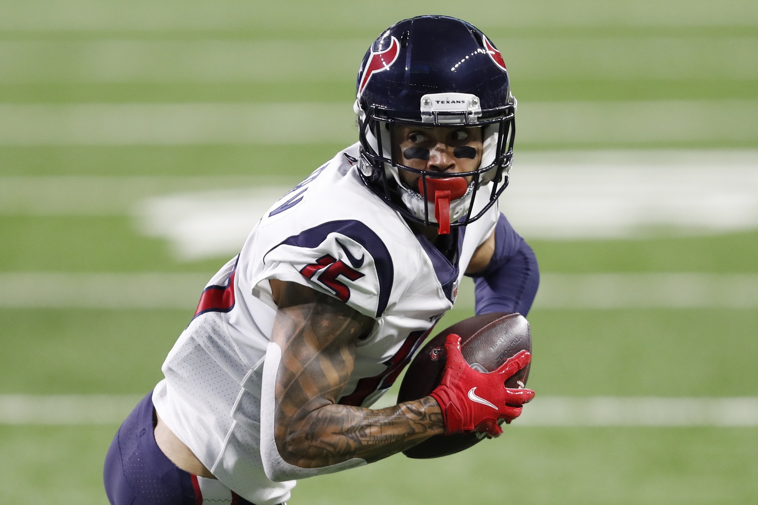 East Rutherford, New Jersey, USA. 13th Dec, 2015. Tennessee Titans running  back Antonio Andrews (26) in action prior to the NFL game between the  Tennessee Titans and the New York Jets at