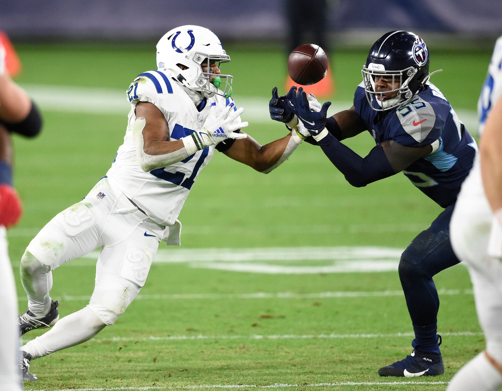 Report: Patriots signing Hunter Henry to three-year, $37.5M deal