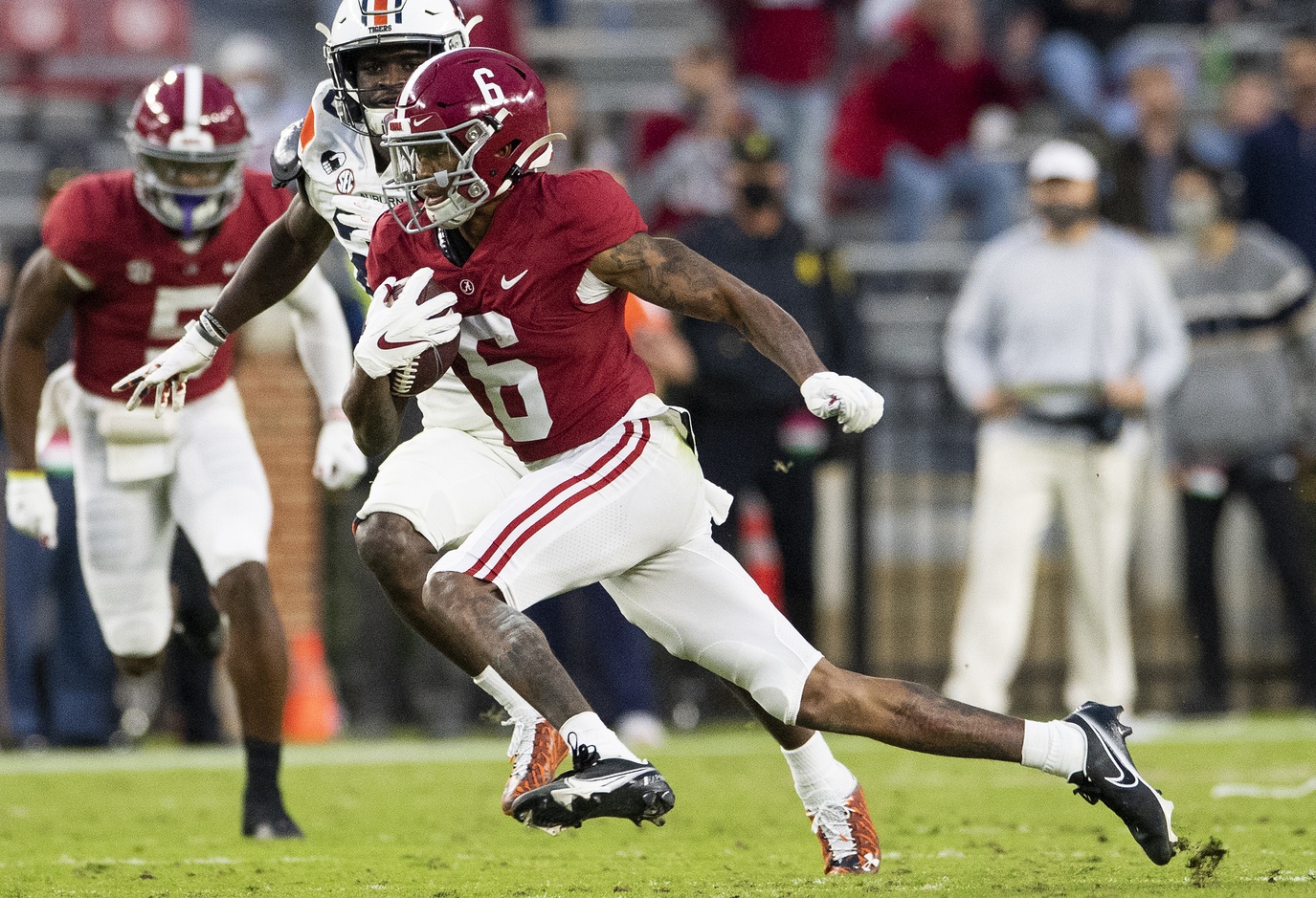 Alabama WRs DeVonta Smith, Jaylen Waddle, RB Najee Harris receive