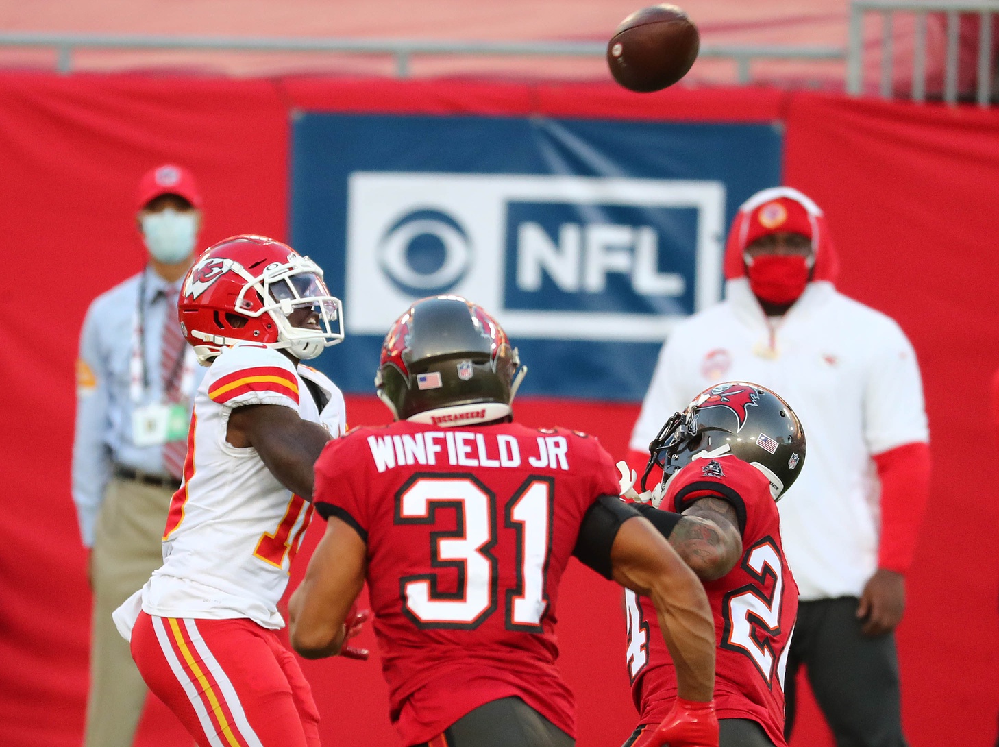 fantasy-football-week-15-start-em-sit-em-idp-leagues-2020