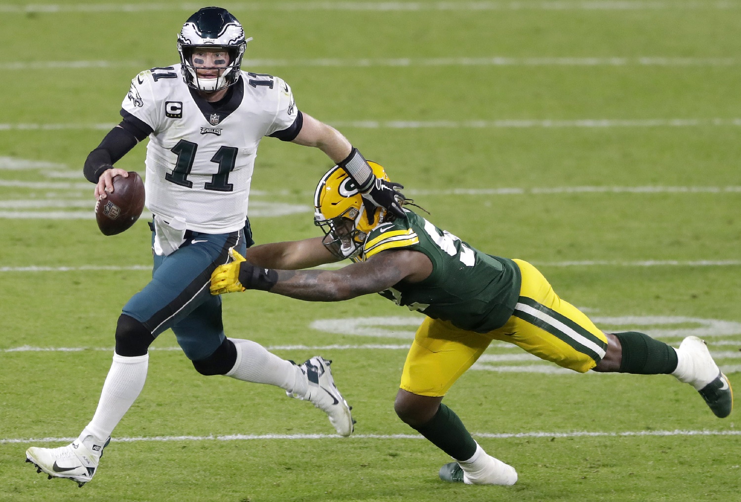 NFL: Philadelphia Eagles nip Houston Texans to keep playoff hope alive