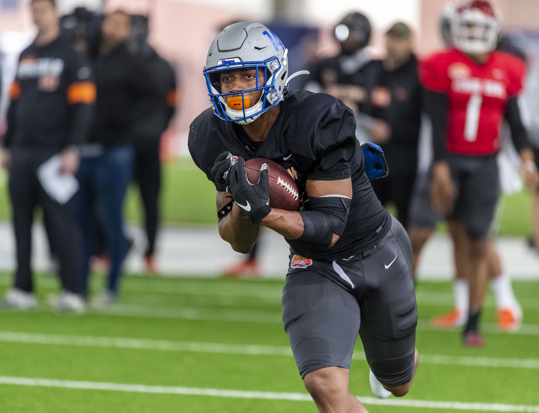 2020 Senior Bowl: Justin Herbert solidifies top-15-pick standing