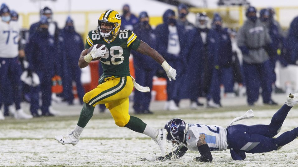 Packers RB AJ Dillon looks to 'play free' in 2023, earn another contract in  Green Bay