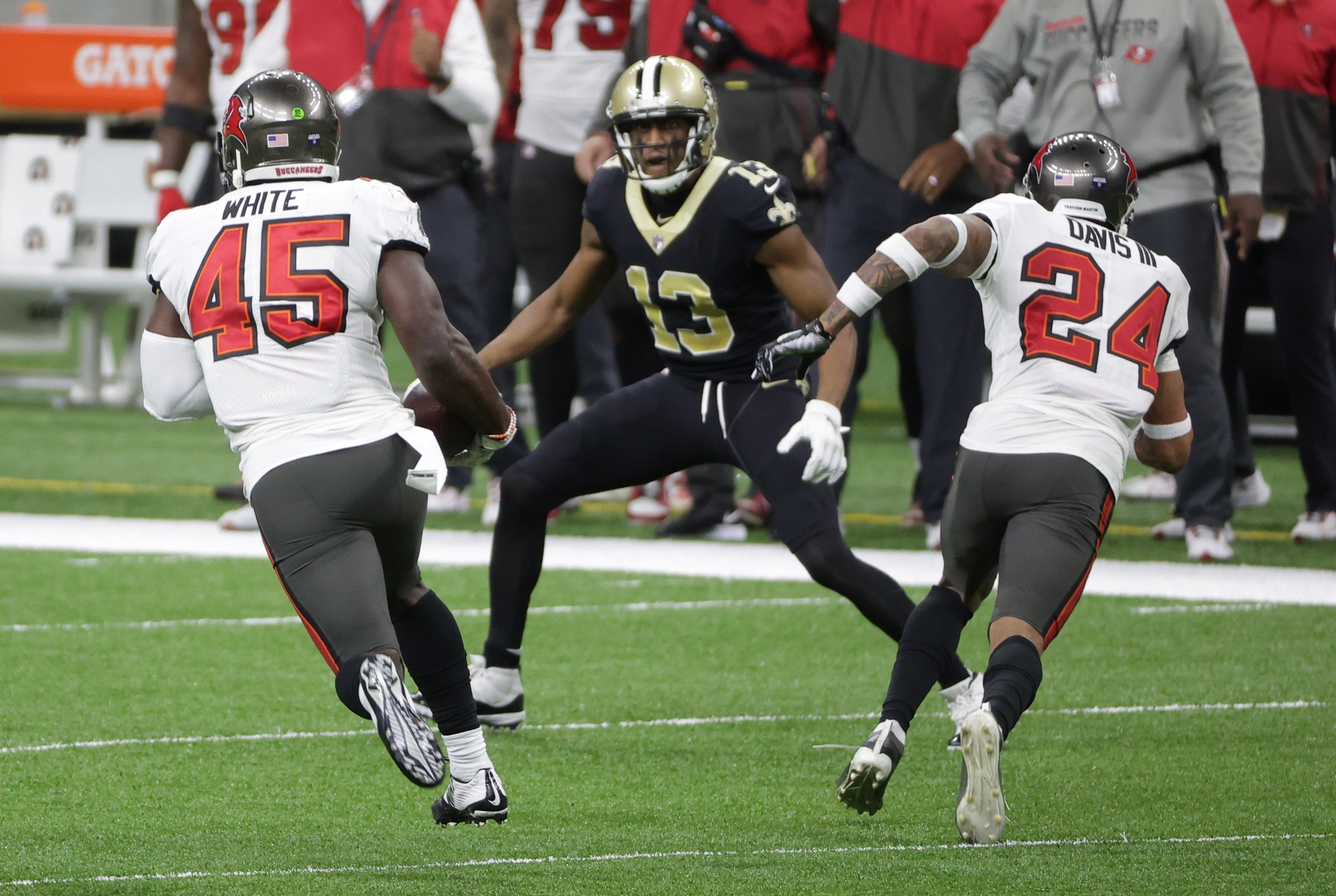 WATCH: Bucs rookie LB Devin White scores stunning 91-yard fumble return  touchdown