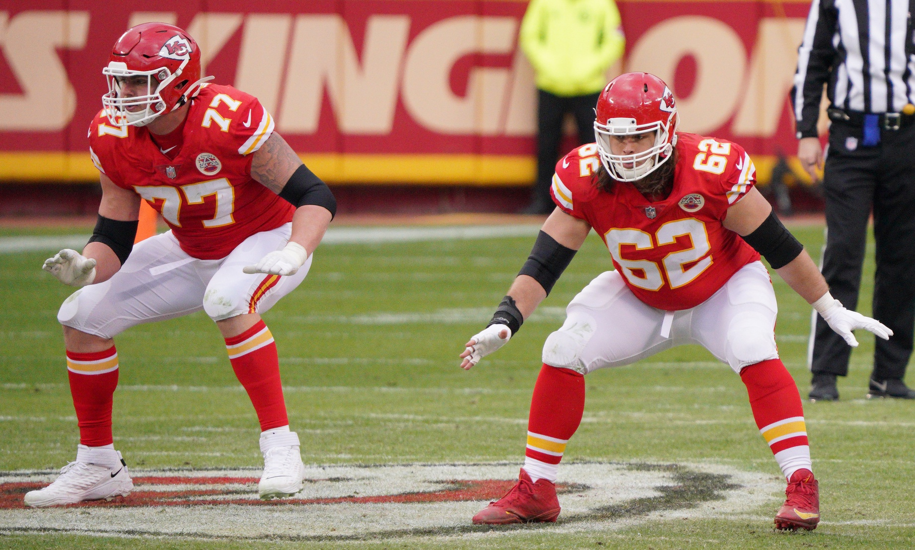 Kansas City Chiefs guard Andrew Wylie (77) lines up for the play