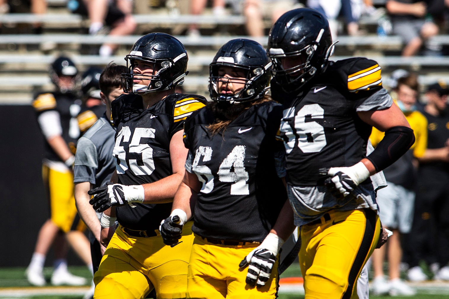 college-football-ranking-top-10-interior-offensive-linemen-returning-2021-sleeper