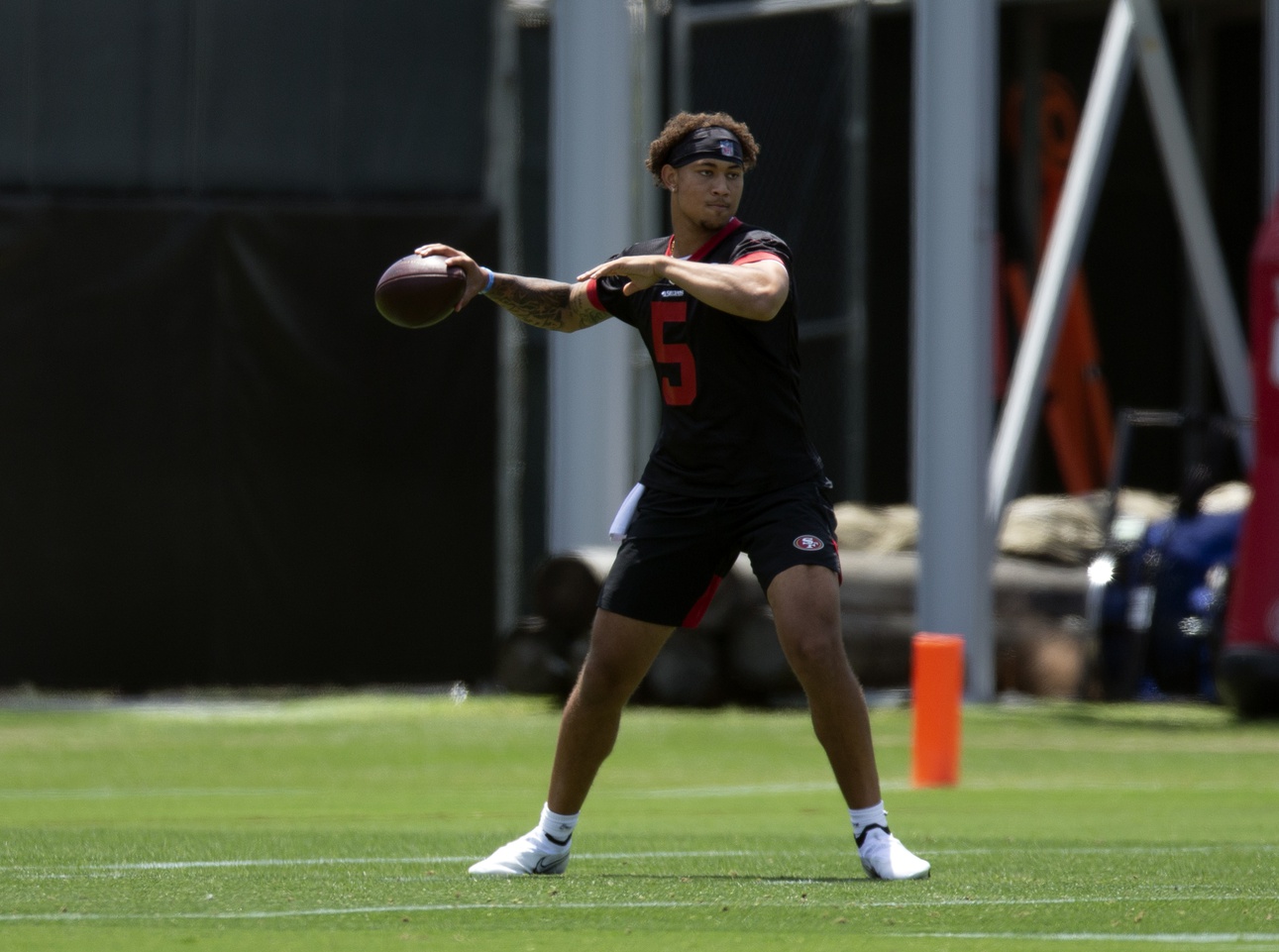 nfl-trey-lance-should-starter-san-francisco-49ers-win-offensive-rookie-of-the-year-oroy-candidate-2021