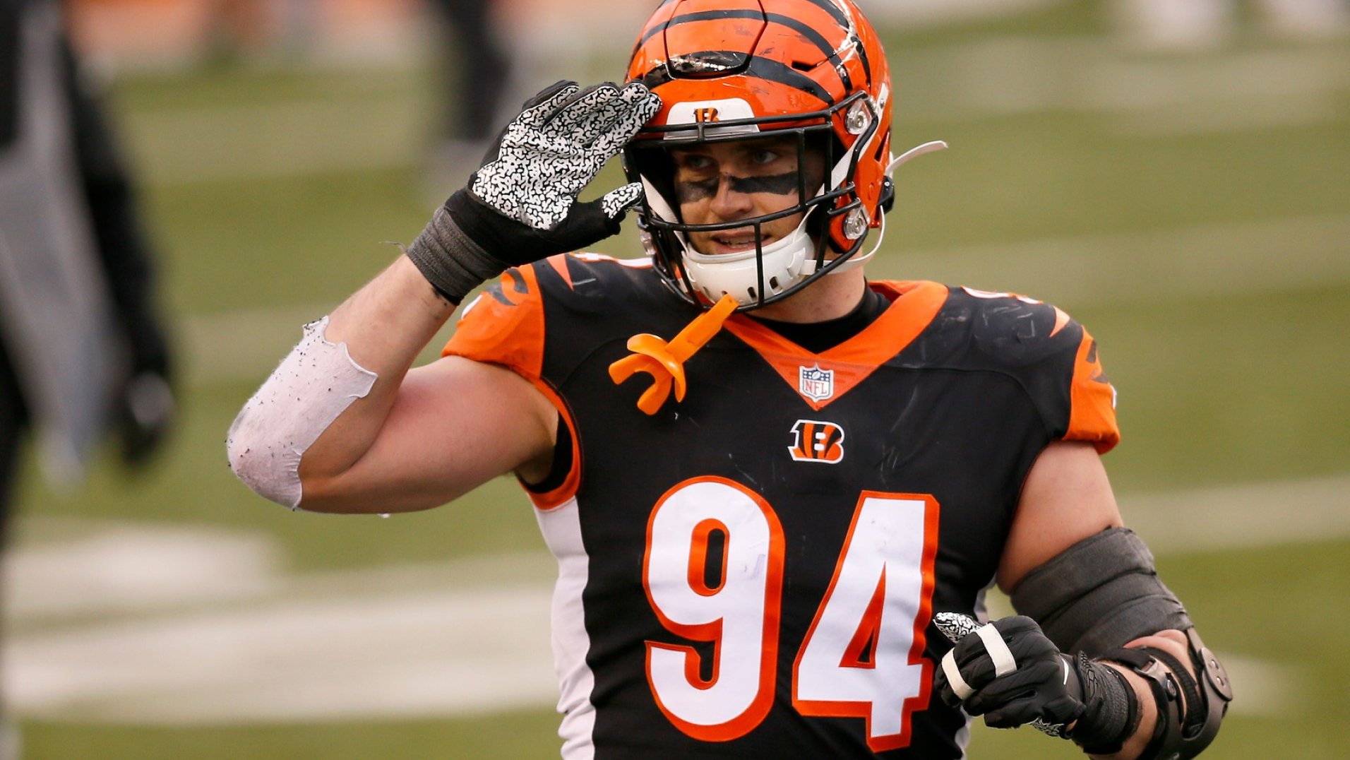 Bengals sign Sam Hubbard to fouryear, 40 million contract extension