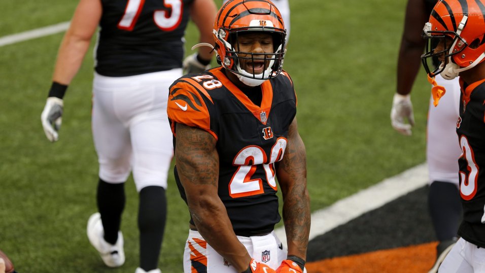 Bengals: Joe Mixon sits in the middle of new 2021 RB rankings at PFF