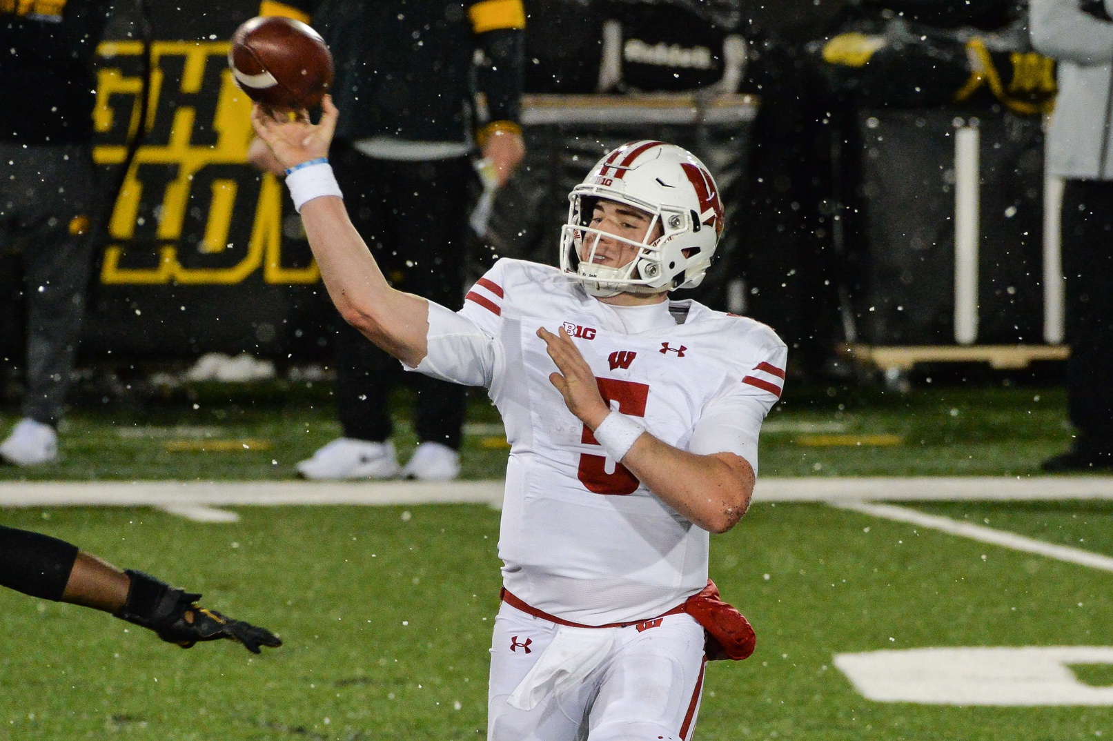 college-football-examining-important-factors-college-football-over-under-bets-2021