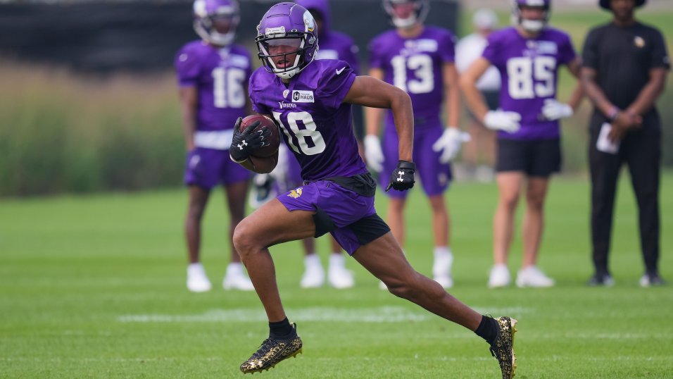 Vikings' Justin Jefferson suffers apparent shoulder injury in Friday  practice, walks off under his own power, NFL News, Rankings and Statistics