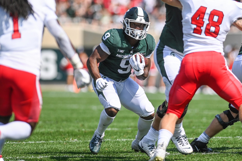 michigan-state-running-back-kenneth-walker-iii-heisman-trophy-2021