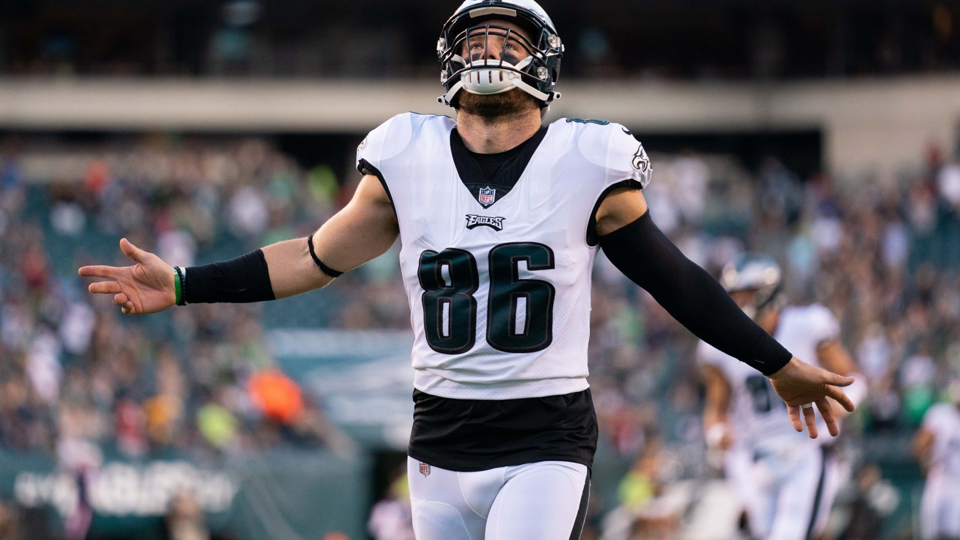 Eagles trade TE Zach Ertz to Arizona Cardinals for CB Tay Gowan, 2022