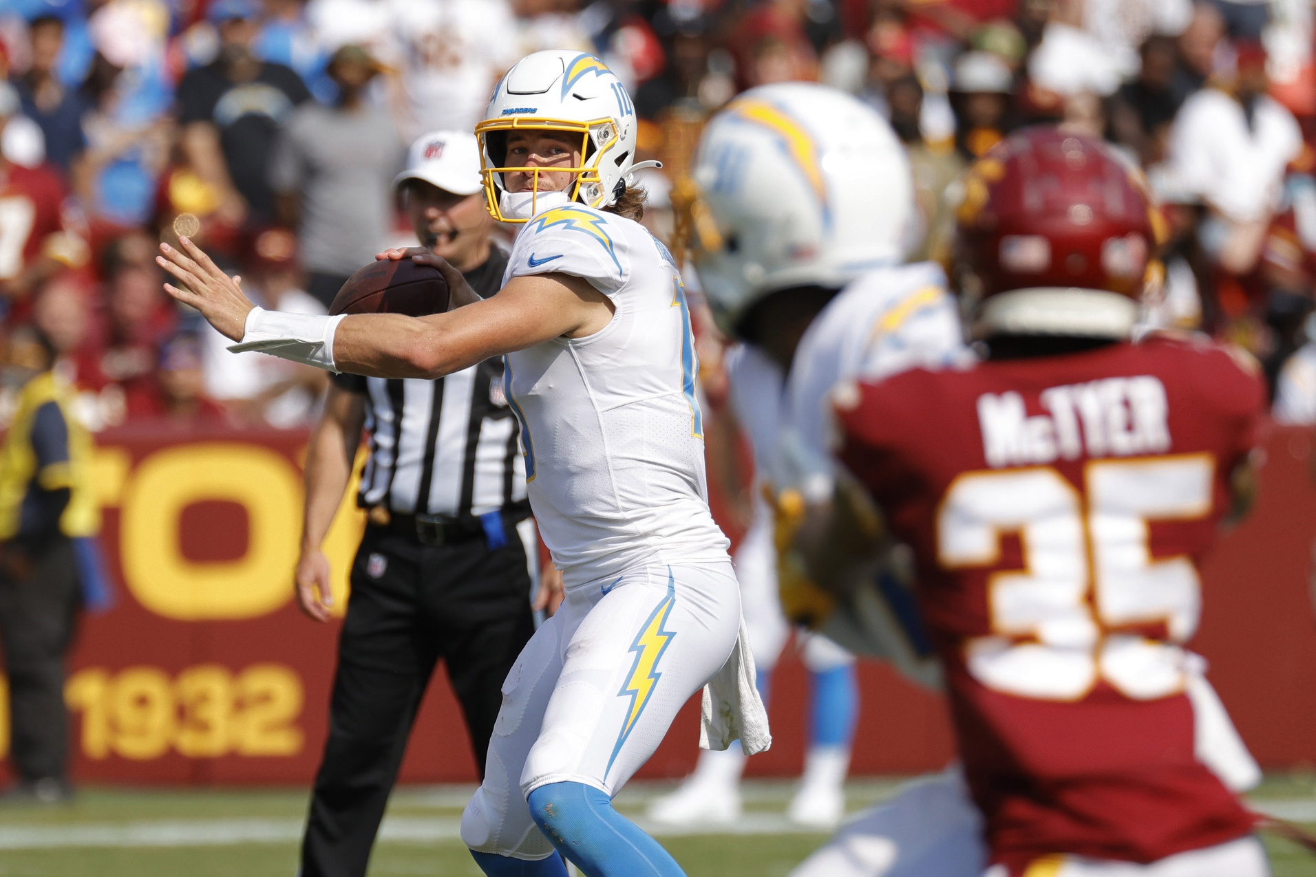 fantasy-football-week-4-draftkings-monday-night-football-showdown-los-angeles-chargers-las-vegas-raiders-2021