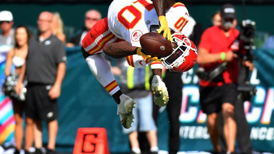 Tyreek Hill's best plays from 11-catch game vs. Eagles
