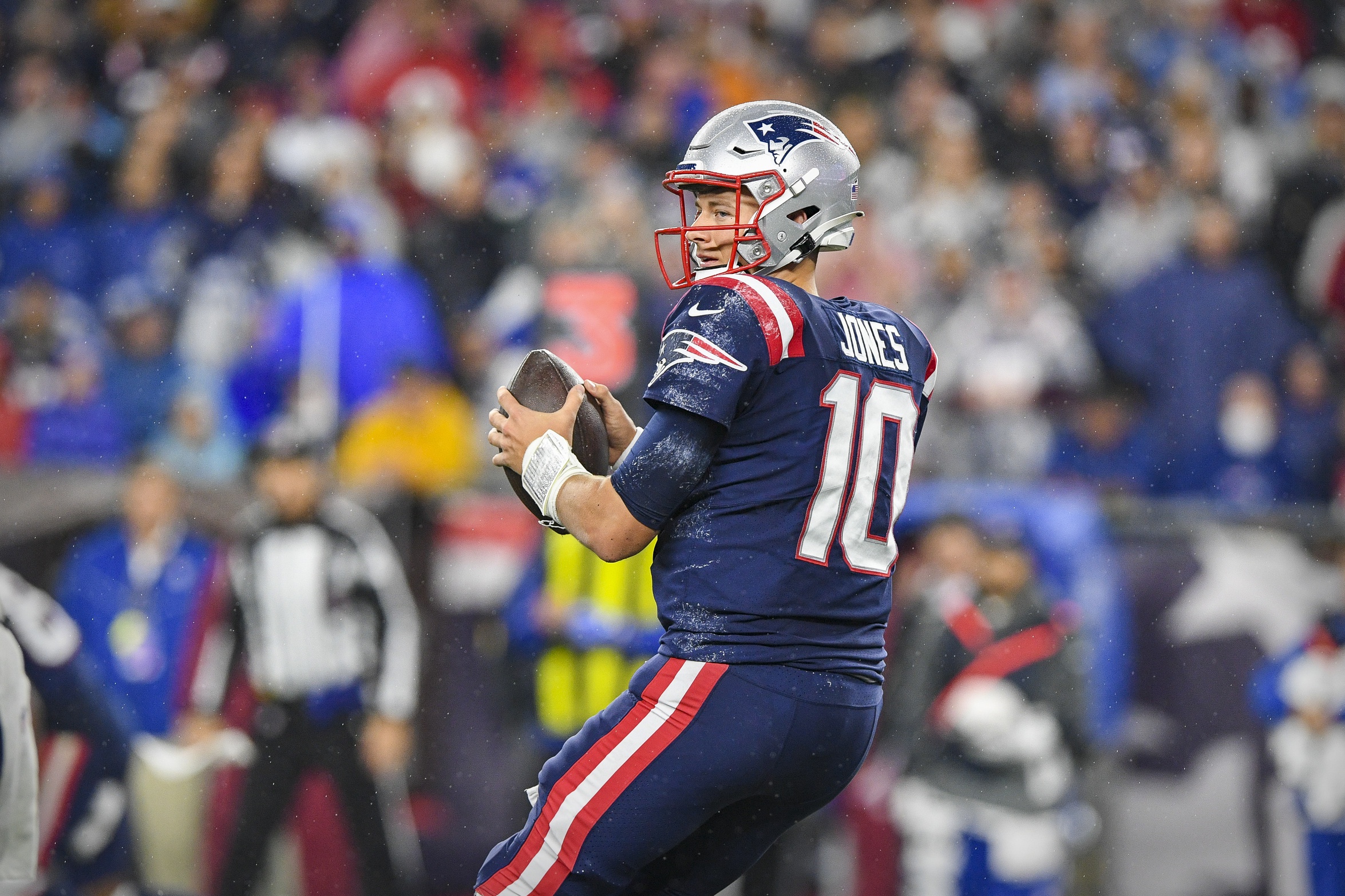 Philadelphia, Pennsylvania, USA. 19th Sep, 2021. San Francisco 49ers  quarterback Trey Lance (5) throws the ball prior to the NFL game between  the San Francisco 49ers and the Philadelphia Eagles at Lincoln