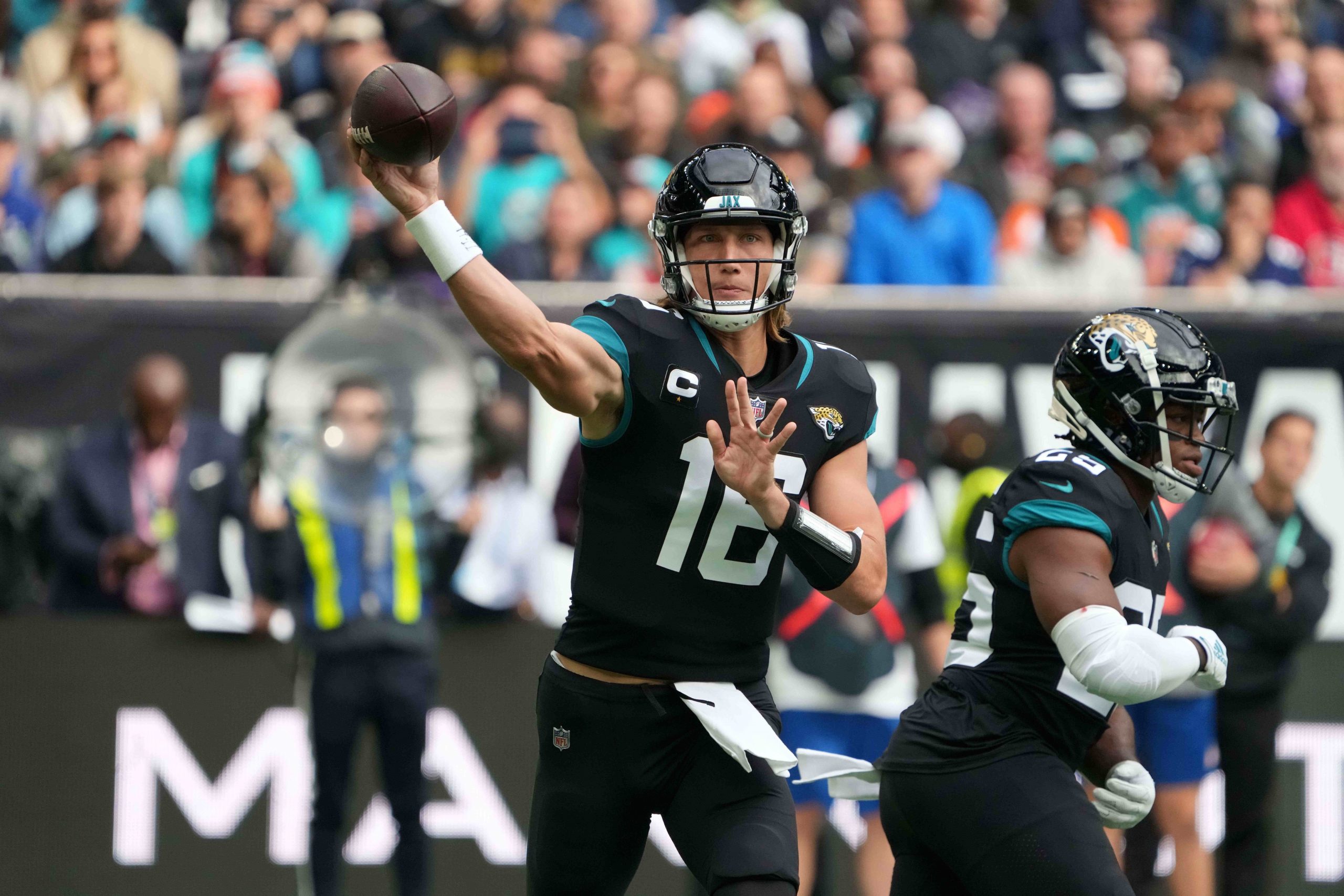 Ranking all 32 NFL starters by deep passing performance in 2022