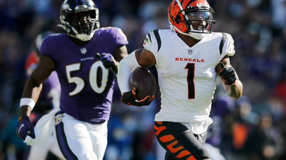 Maryland, USA. 20th Aug, 2021. August 20, 2021: Cincinnati Bengals wide  receiver Ja'Marr Chase (1) warms up before the NFL preseason game between  the Cincinnati Bengals and the Washington Football Team at