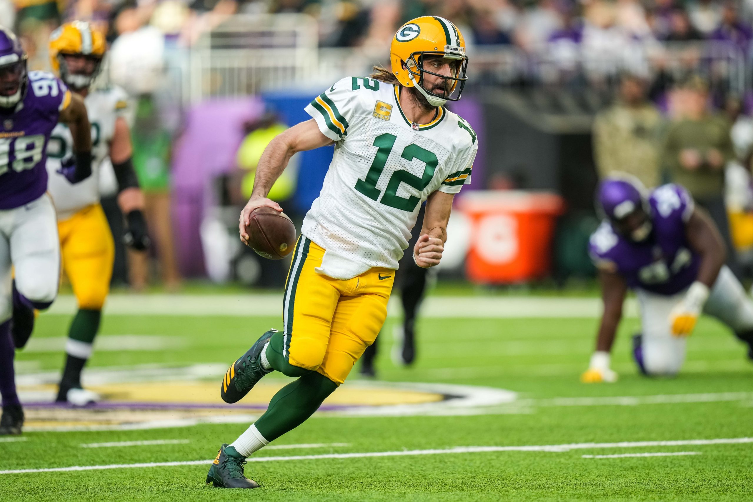 Aaron Rodgers exits MNF game vs. Bills in 1st quarter due to ankle injury