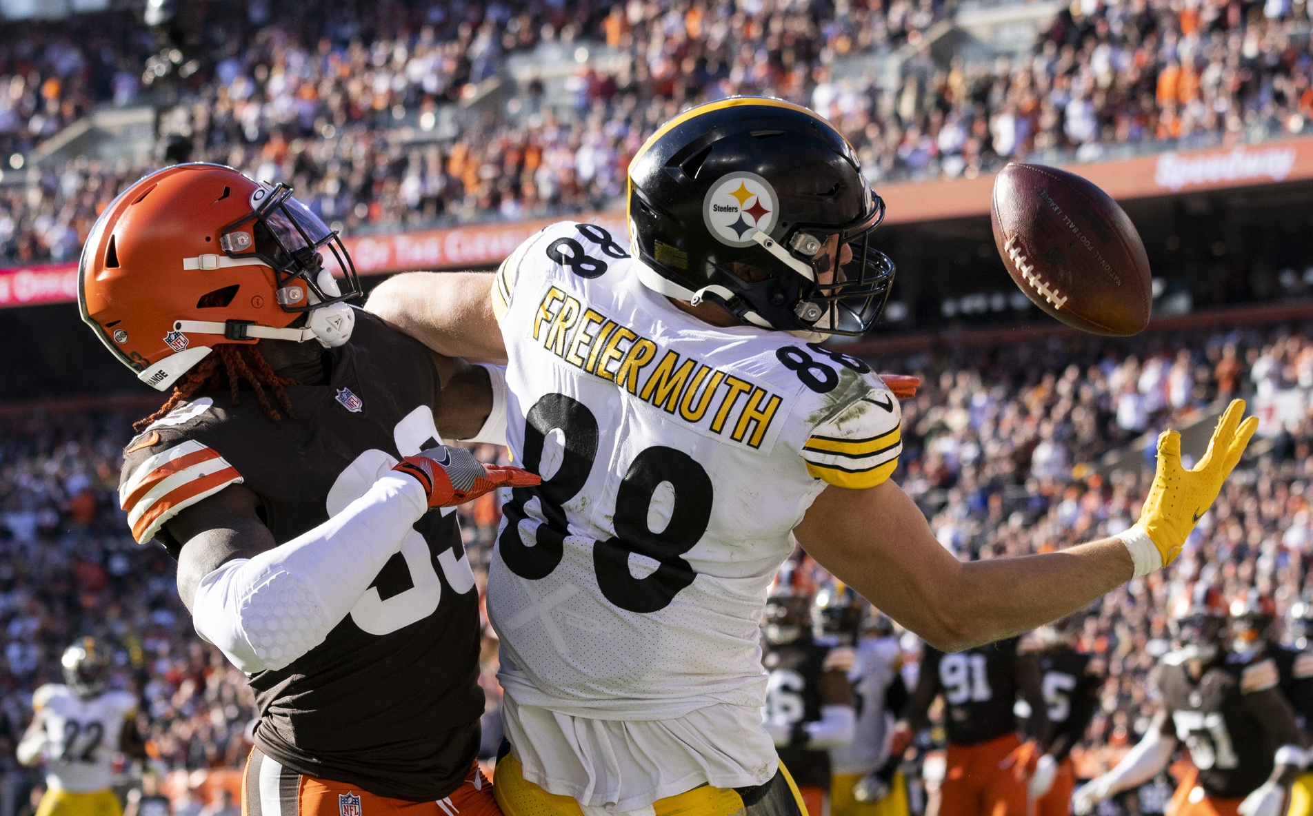 Pat Freiermuth Waiver Wire Week 9: Fantasy outlook for Steelers TE