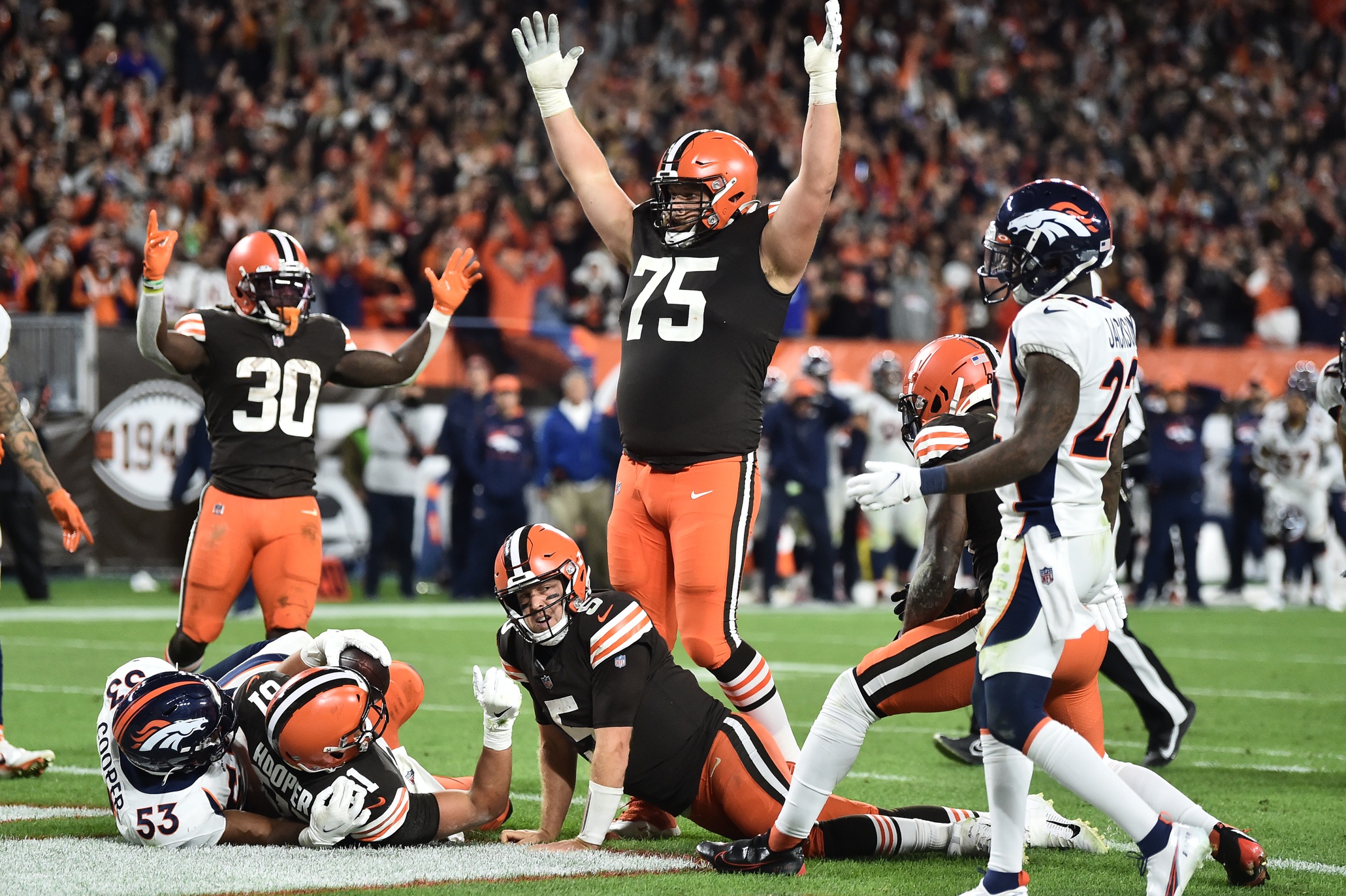 Cleveland Browns Sign Guard Joel Bitonio To 3-year, $48 Million ...