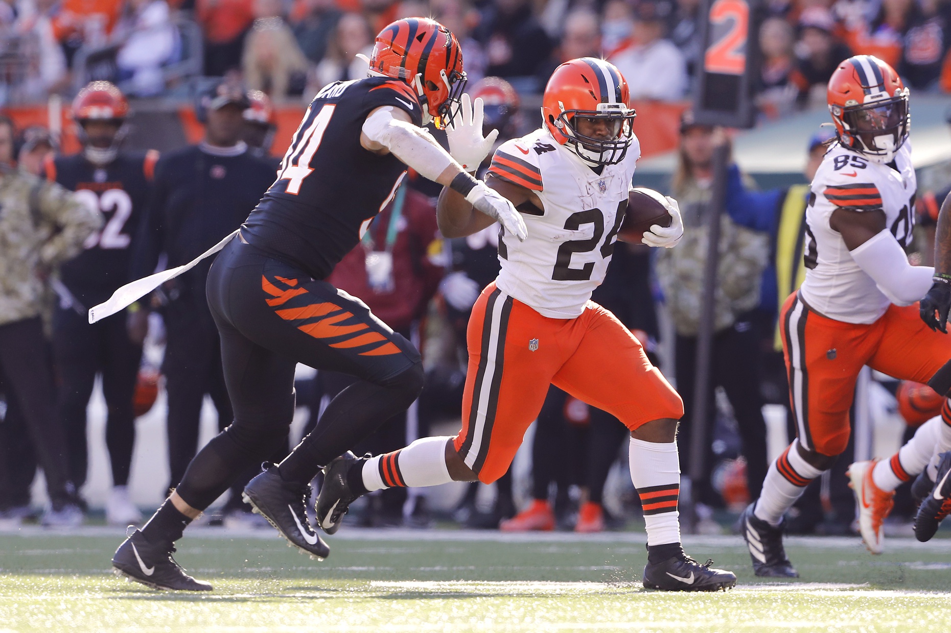 bet-nfl-week-8-monday-night-football-staff-bets-player-props-spread-bets