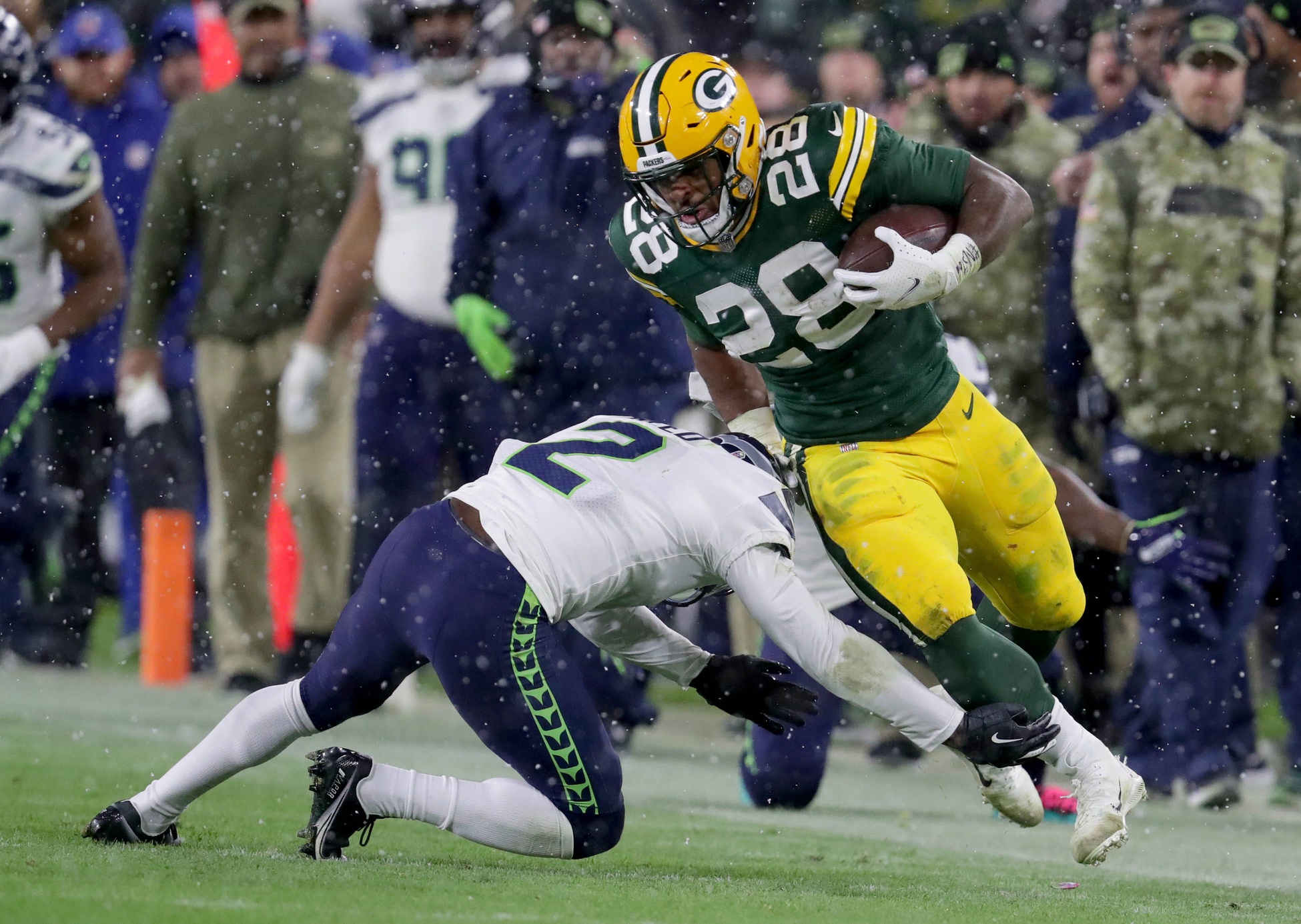 fantasy-football-nfl-week-11-dfs-targets-fades-joe-burrow-a-j-dillon-2021