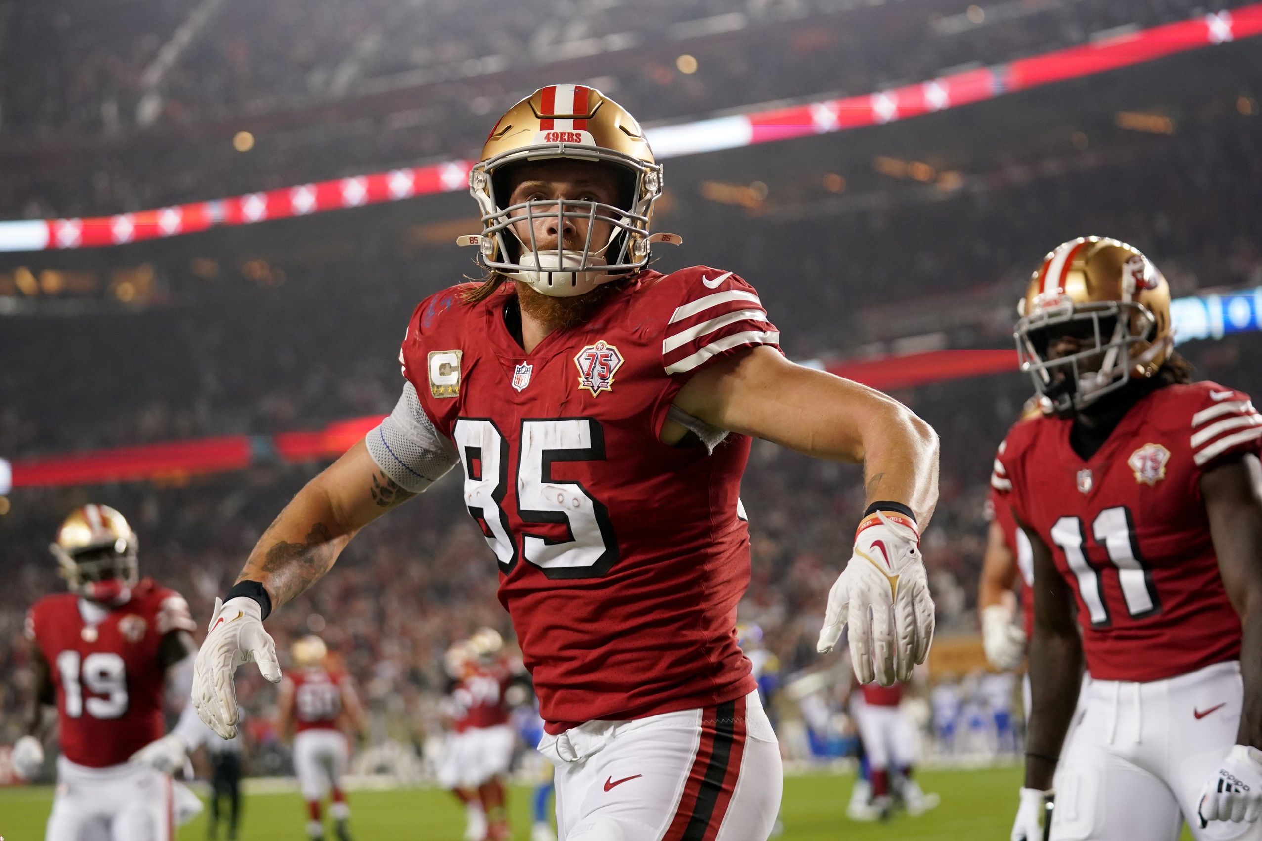 news-fantasy-football-best-dfs-stacks-draftkings-fanduel-week-14-2021
