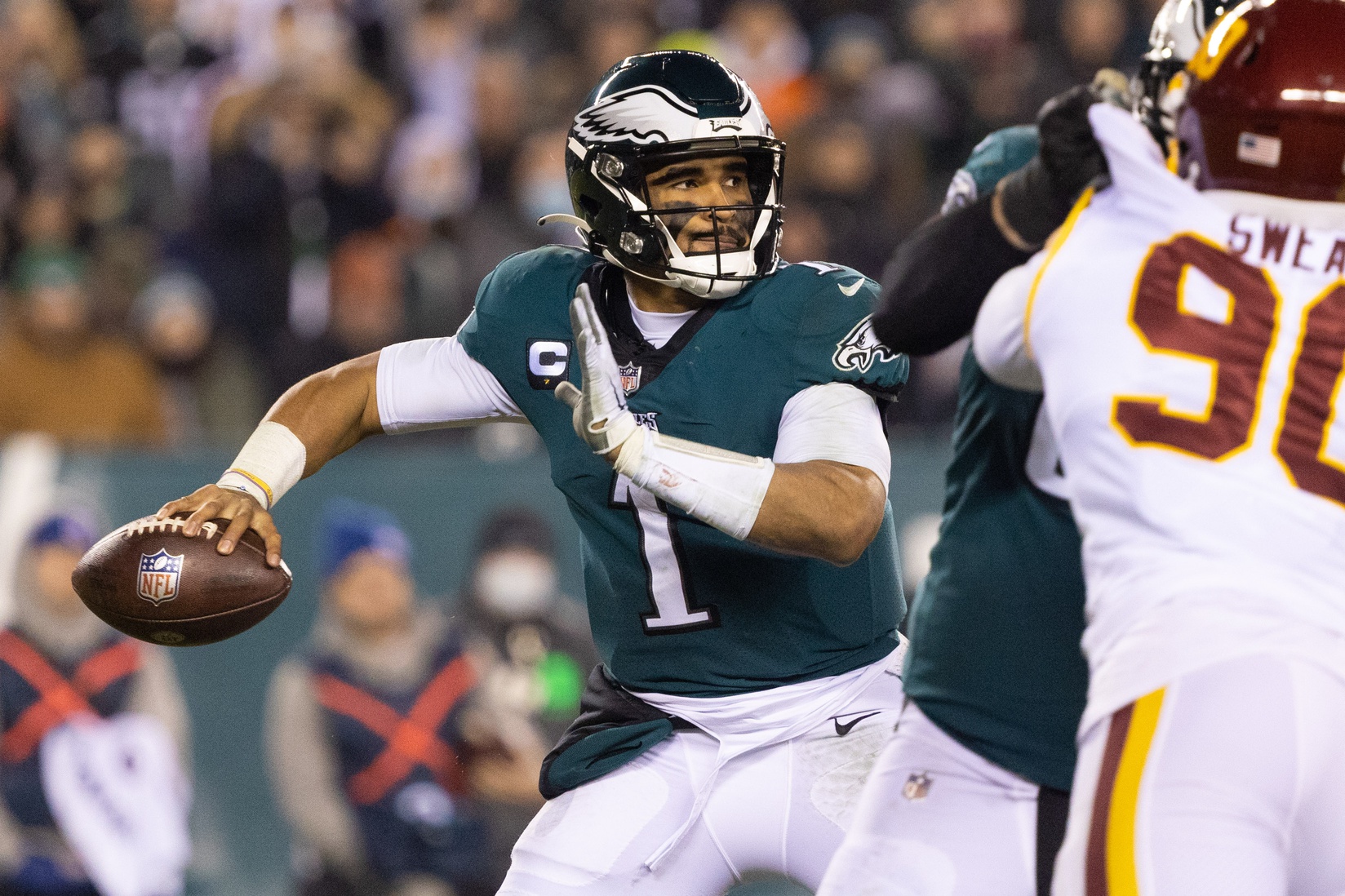 fantasy-football-dfs-week-17-tournament-picks-draftkings-fanduel-2021