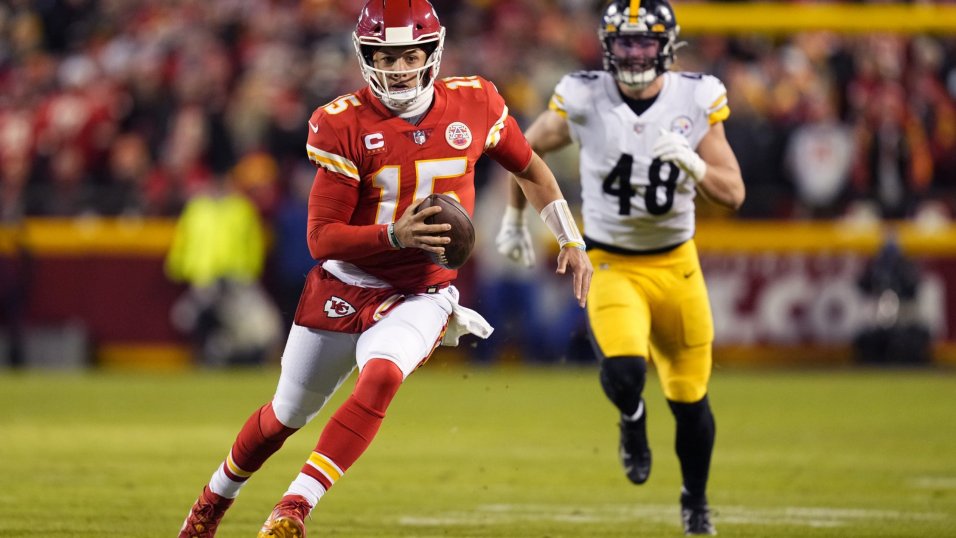 Patrick Mahomes leads Chiefs to 42-21 wild-card romp over Steelers – The  Denver Post