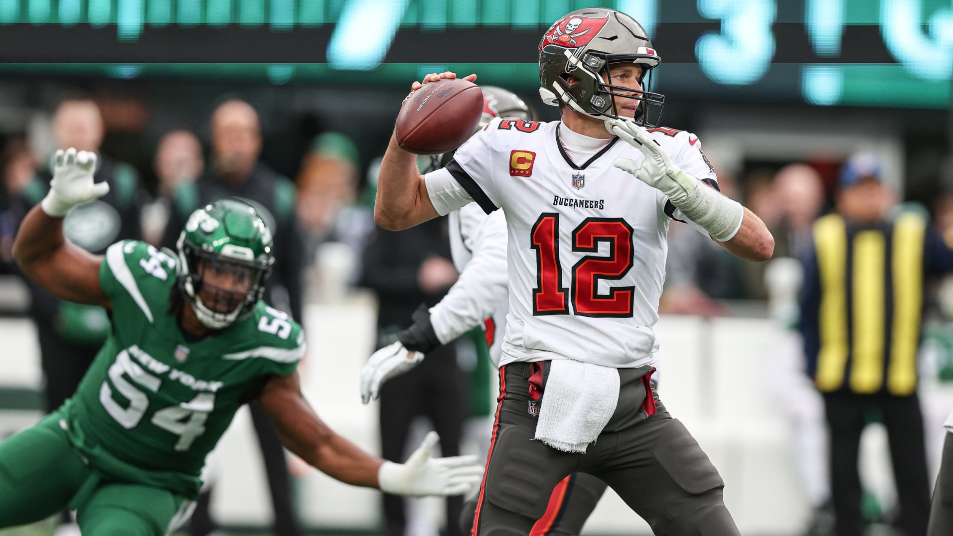 Ranking the best 2021 NFL starting quarterbacks by accuracy at