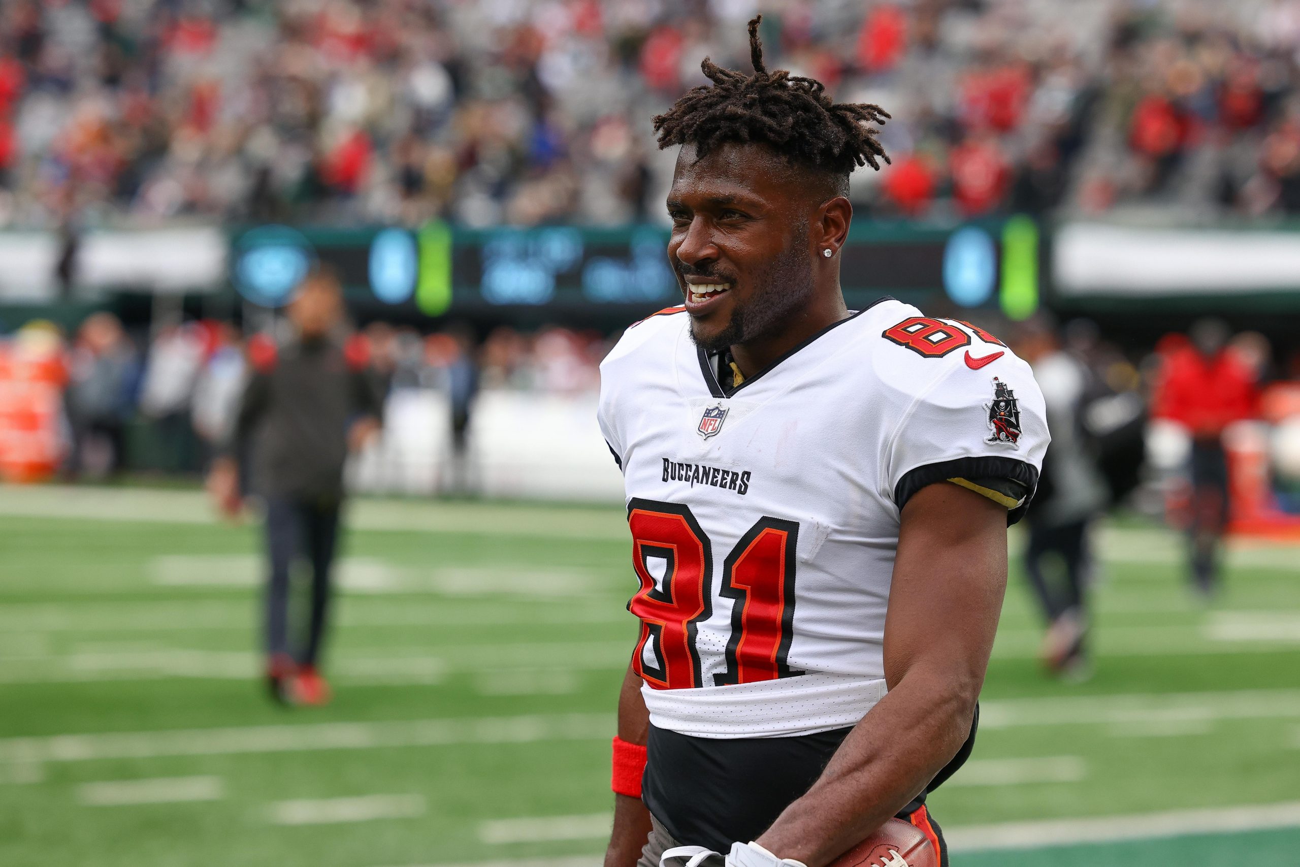 nfl-antonio-brown-tampa-bay-buccaneers-release-playoff-teams-sign-2021