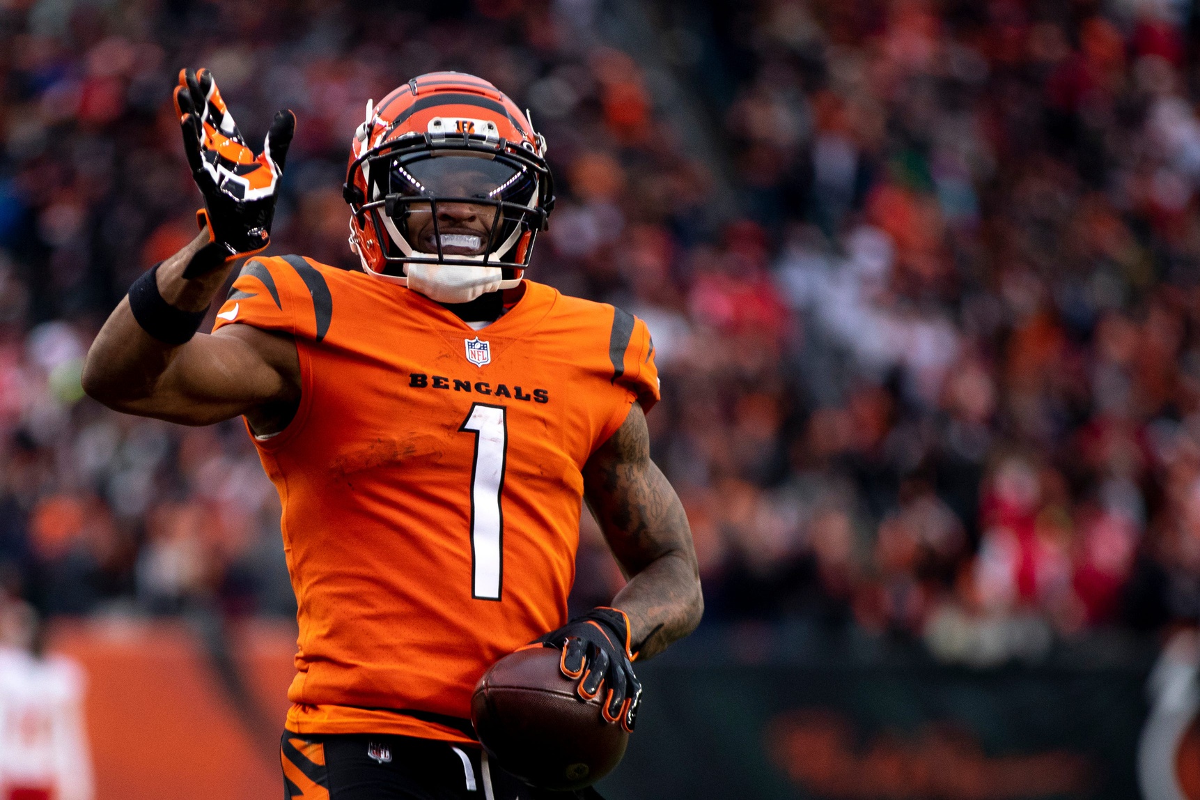 NFL Props For Saturday's Divisional Round Games: Deebo Samuel, Joe Mixon  Unders Are Expert's Top Playoff Bets