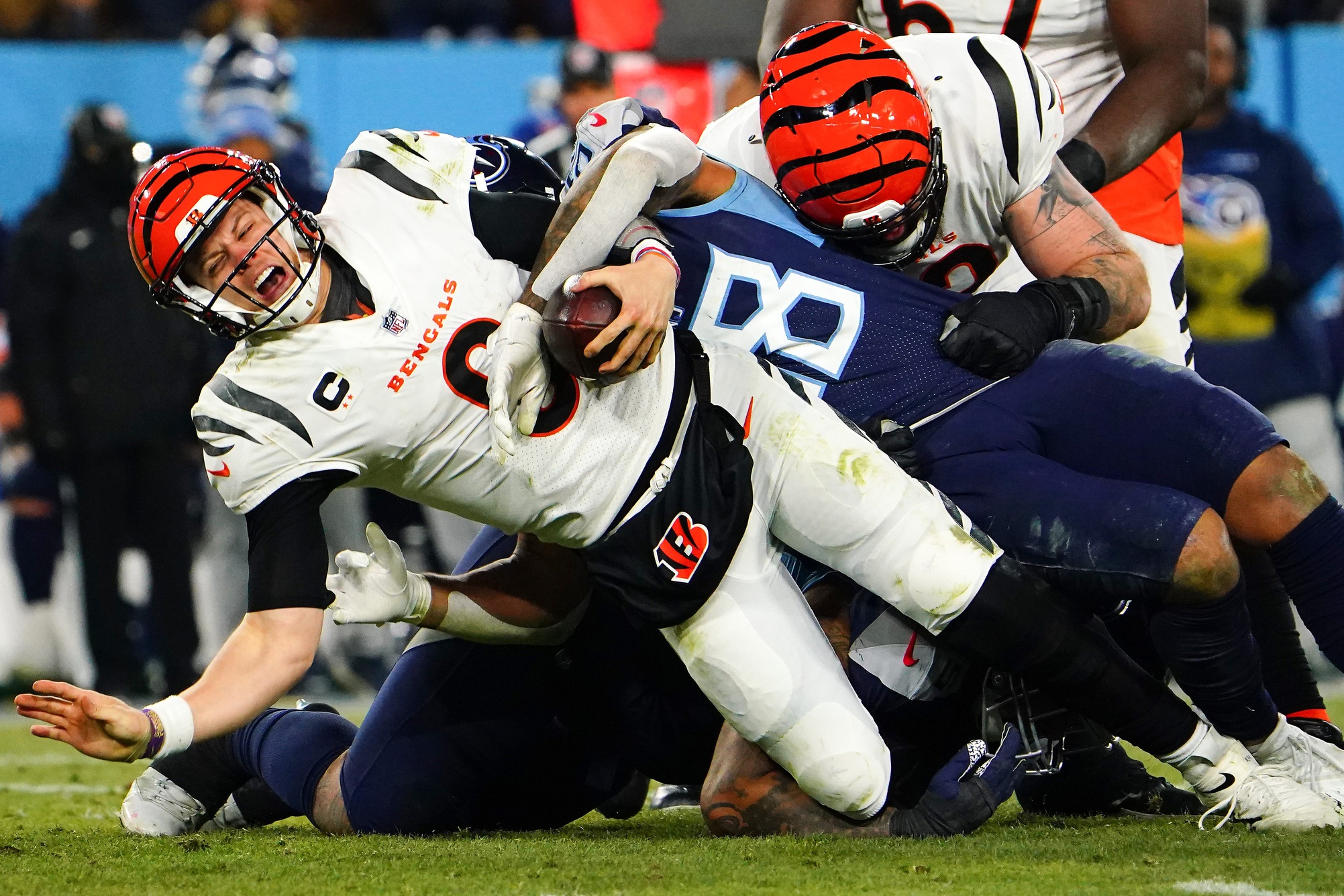 nfl-afc-championship-game-cincinnati-bengals-pass-protecting-joe-burrow-kansas-city-chiefs-chris-jones-2022