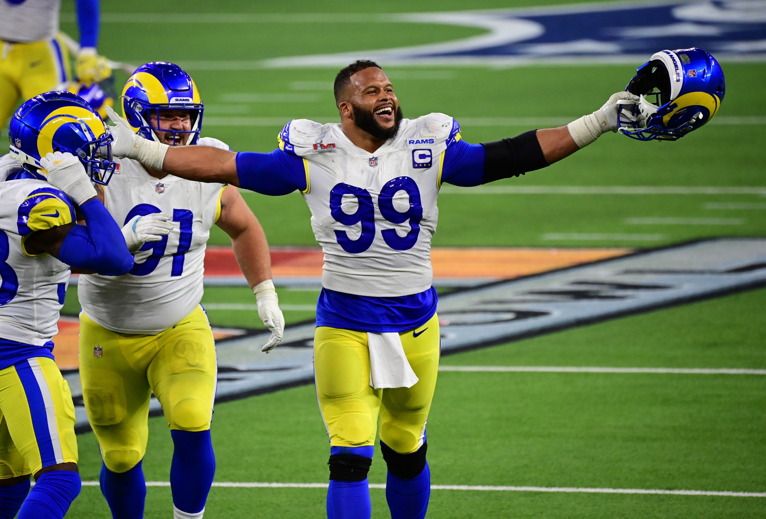 nfl-los-angeles-rams-aaron-donald-contract-restructure-2022