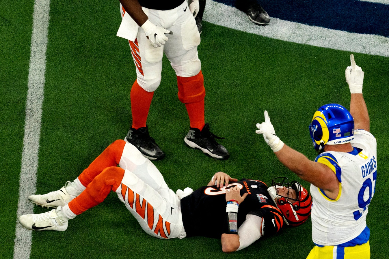 nfl-joe-burrow-sacks-offensive-line-pressure-super-bowl-cincinnati-bengals-2022