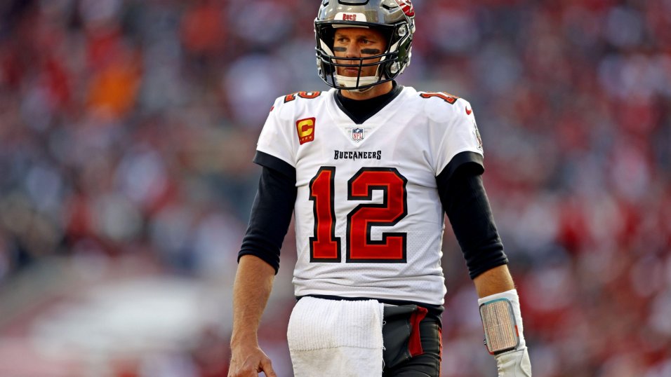 Tom Brady announces return to Tampa Bay Buccaneers for 2022 NFL