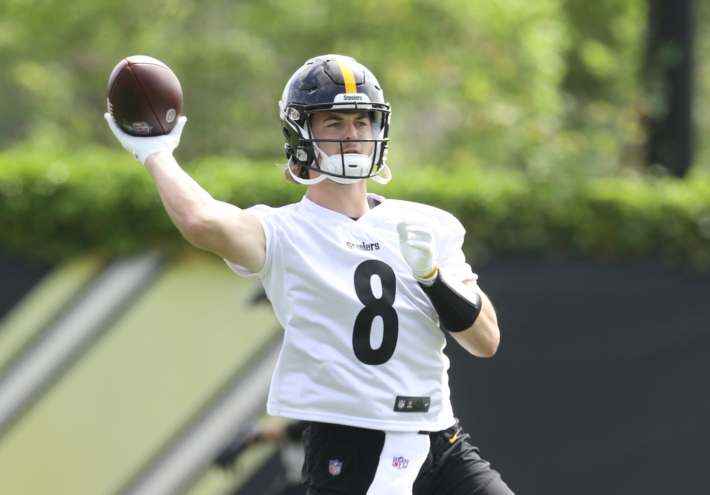 All eyes on Pittsburgh Steelers QB battle as camp opens, just ask Mitch  Trubisky - ESPN - Pittsburgh Steelers Blog- ESPN